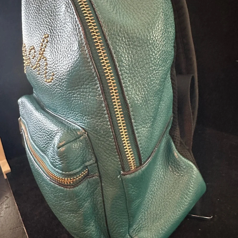 Coach 2019 Teal Pebbled Leather Backpack with Stud Script Logo Gorgeous. - Picture 3 of 13